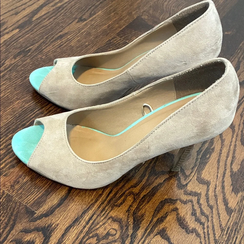 Charming Charlie Suede Beige and Turquoise Peep-Toe Heels 8.5